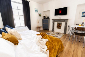 Central Georgian Plymouth 2 BR Apartment - Private Parking - By Habita Property
